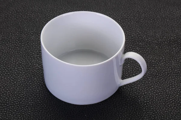 Taza Cerámica Vacía Sobre Fondo Negro — Foto de Stock