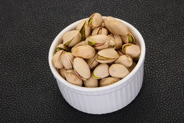 Tumpukan Kacang Pistachio Dalam Mangkuk — Stok Foto