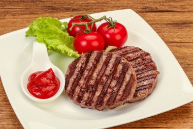 Domates soslu ızgara burger pirzolası