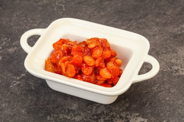 Domates soslu ve biberli fırında böbrek.