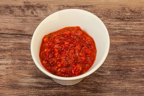 Sauce Épicée Piquante Aux Tomates Dans Bol — Photo