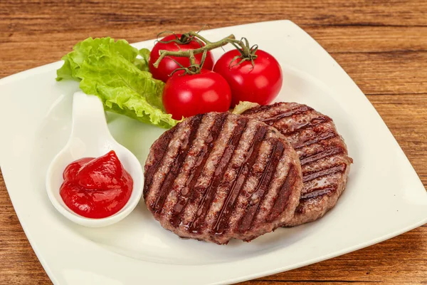 Grillezett Burger Szelet Paradicsomszósszal — Stock Fotó