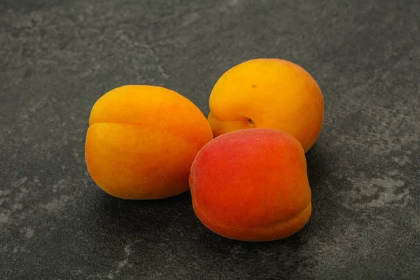 Verse Rijpe Zoete Paar Abrikozen Fruit — Stockfoto