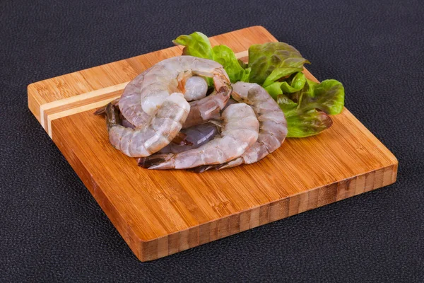 Raw King Prawns Ready Cooking Served Salad Leaves — Stock Photo, Image