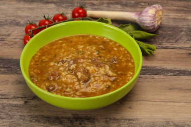 Kafkas Kharço çorbası, sığır eti ve pilav.