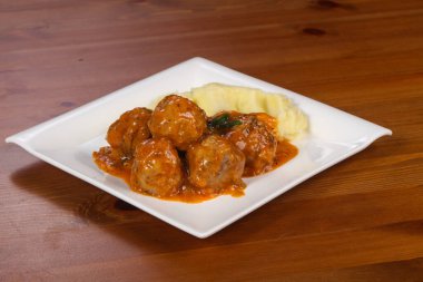 Patates püresi ile kıyma topları