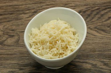 Buharda pişmiş Hint basmati pilavı.