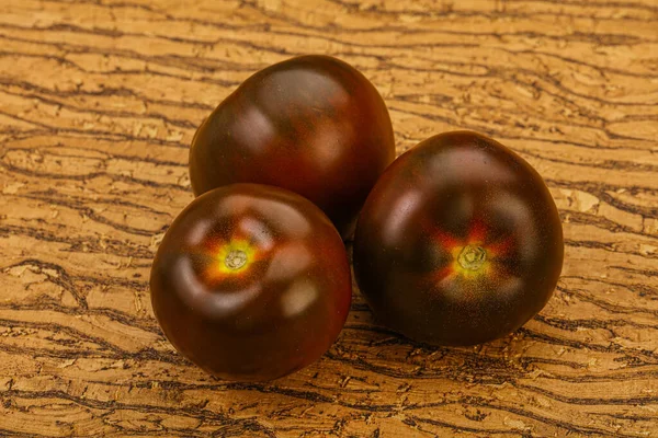 Preto Saboroso Suculento Kumato Tomate Heap — Fotografia de Stock