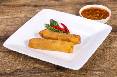 Karides ve lahanalı kızarmış börek.