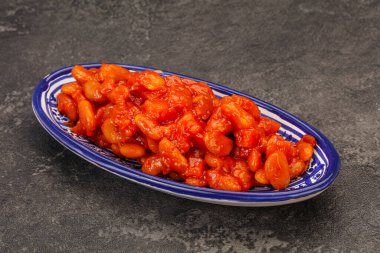 Domates soslu ve biberli fırında böbrek.