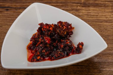 Vietnam usulü kızarmış biber soslu ve yağlı.