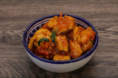 İstiridye soslu tavuk ve sebzeli kişniş.