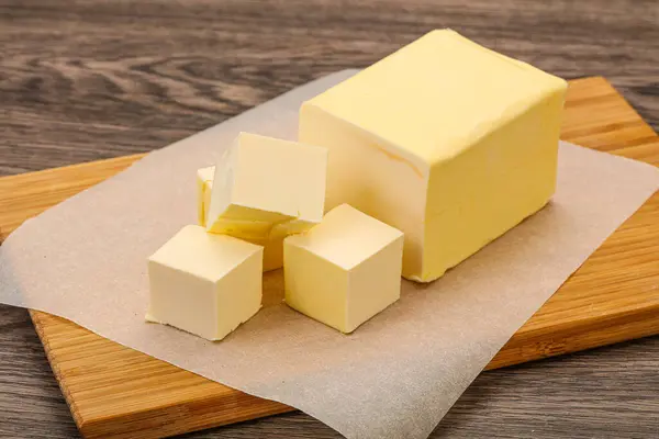 Milchprodukte Natürliche Gelbe Butter Stück Über Bord — Stockfoto