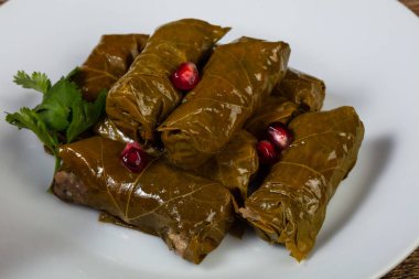 Kafkas geleneksel Dolma - üzüm yapraklarında kıyma