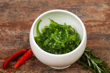 Susamlı yosun salatası Chuka.