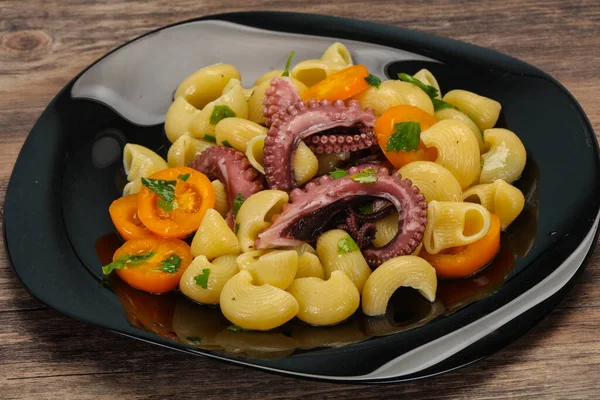 Pasta Met Octopus Peterselie Gele Tomaten — Stockfoto