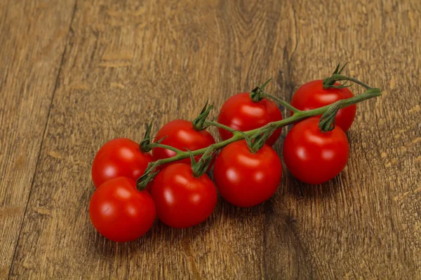 Tomates Mûres Savoureuses Sur Branche — Photo