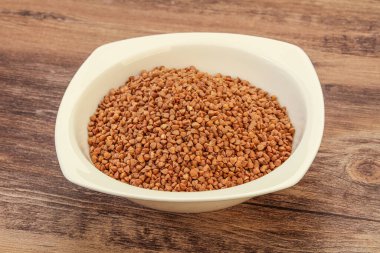 Kâsede çiğ karabuğday gevreği 