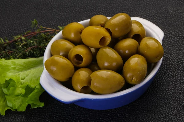 Grandes Olives Vertes Dans Bol — Photo