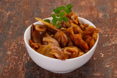 Kasede domuz kulağı var.