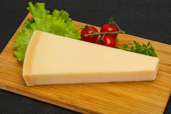 Итальянский Традиционный Сырный Треугольник Пармезаном — стоковое фото