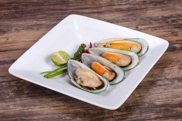 Mezza Cozze Con Lime Pepe Verde — Foto Stock