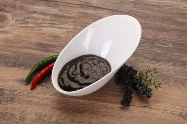 Et için baharatlı karabiber sosu.