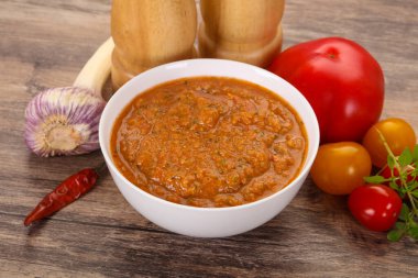 Meşhur İspanyol soğuk domates çorbası.