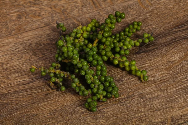 Maíz Crudo Pimienta Verde Fresca Sobre Fondo Madera — Foto de Stock