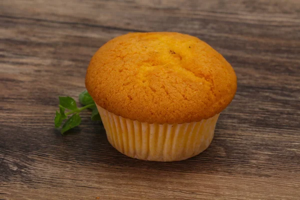 Zoete Smakelijke Muffin Geserveerd Muntblad — Stockfoto