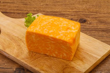 Sütlü mermer peynir tuğlası.