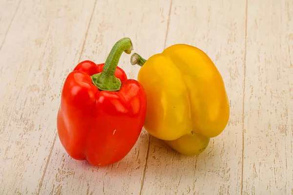 Dvě Zralé Sladké Bulharské Papriky — Stock fotografie