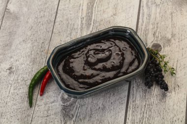 Et için baharatlı karabiber sosu.