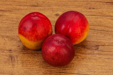 Tatlı olgun ve lezzetli Nectarine arka planda