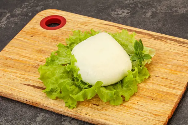 Talyan Mozzarella Peynir Topu Denize Düştü — Stok fotoğraf