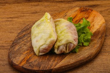 Ev yapımı çiğ lahana ve yemek pişirmek için et.