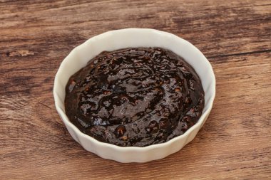 Kasede acı biber sosu var.