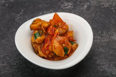 İstiridye soslu tavuk ve sebzeli kişniş.