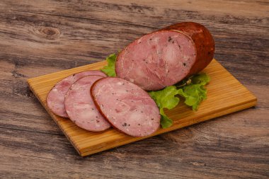 Baharatlı ve otlu füme jambon.