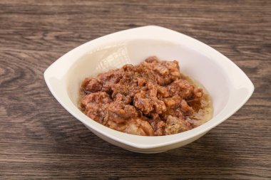 Kavanozda baharatlı geyik güveci