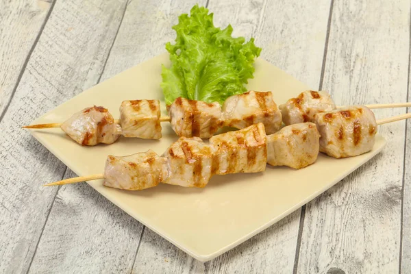 Grilled Pork Skewer Served Salad Leaves — Stock Photo, Image