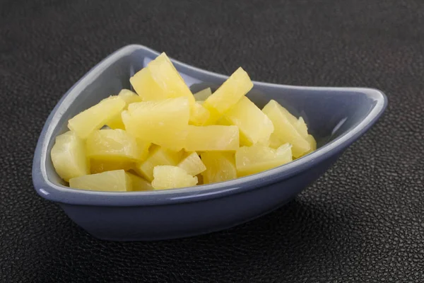 Marynowane Kawałki Ananasa Misce — Zdjęcie stockowe