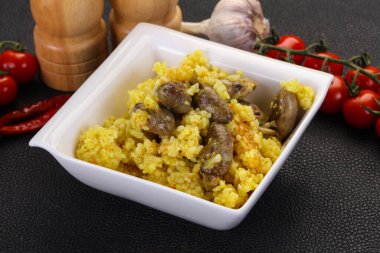 Tavuk kalbi ve baharatlı pilav.