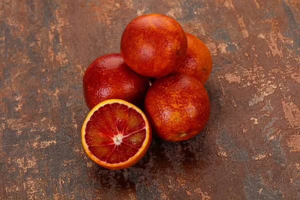 Doce Vermelho Laranja Heap Sobre Mesa — Fotografia de Stock