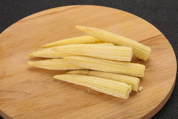 Raw Baby Corn Wooden Board — Stock Photo, Image