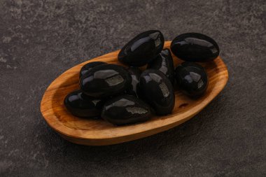 Kavanozda salamura siyah zeytin