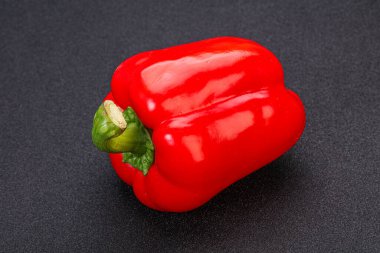 Kırmızı Çan Biberi - olgun, sulu ve taze
