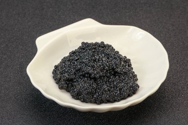 Lüks balık, kâsede siyah havyar.