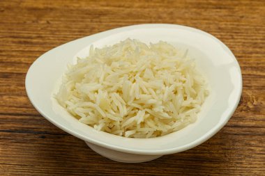 Buharda pişmiş Hint basmati pilavı.