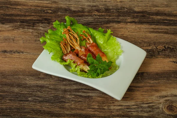 Roasted Enoki Mushrooms Bacon Served Basil Leaves — Stock Photo, Image